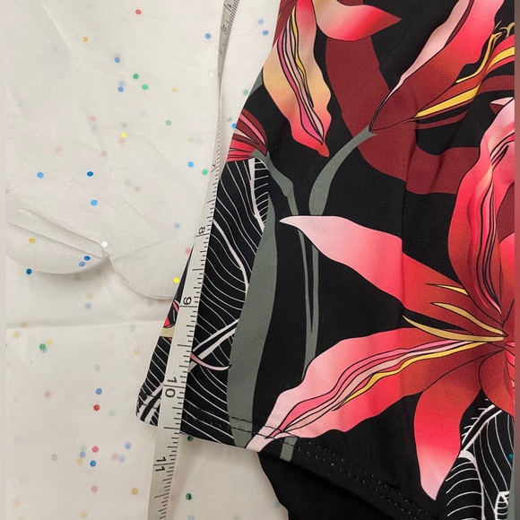 NWT. Far West one piece Swimsuit in a Green Pattern. Size Medium. - Picture 9 of 9